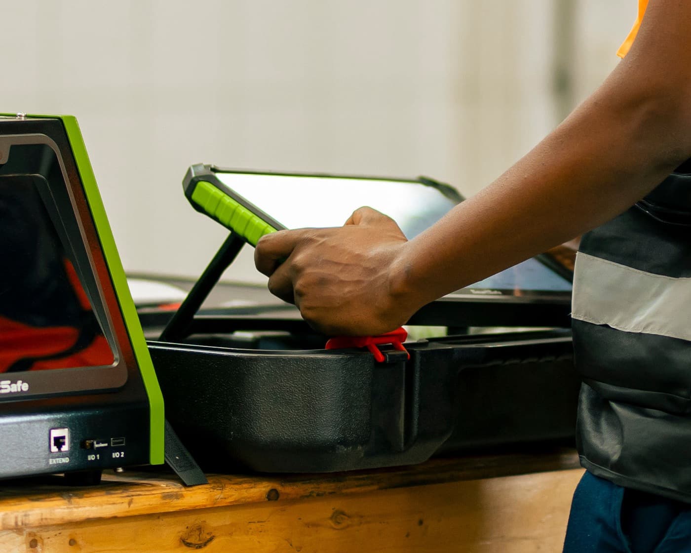 Safe Auto Garage workshop — technicians at work (8)